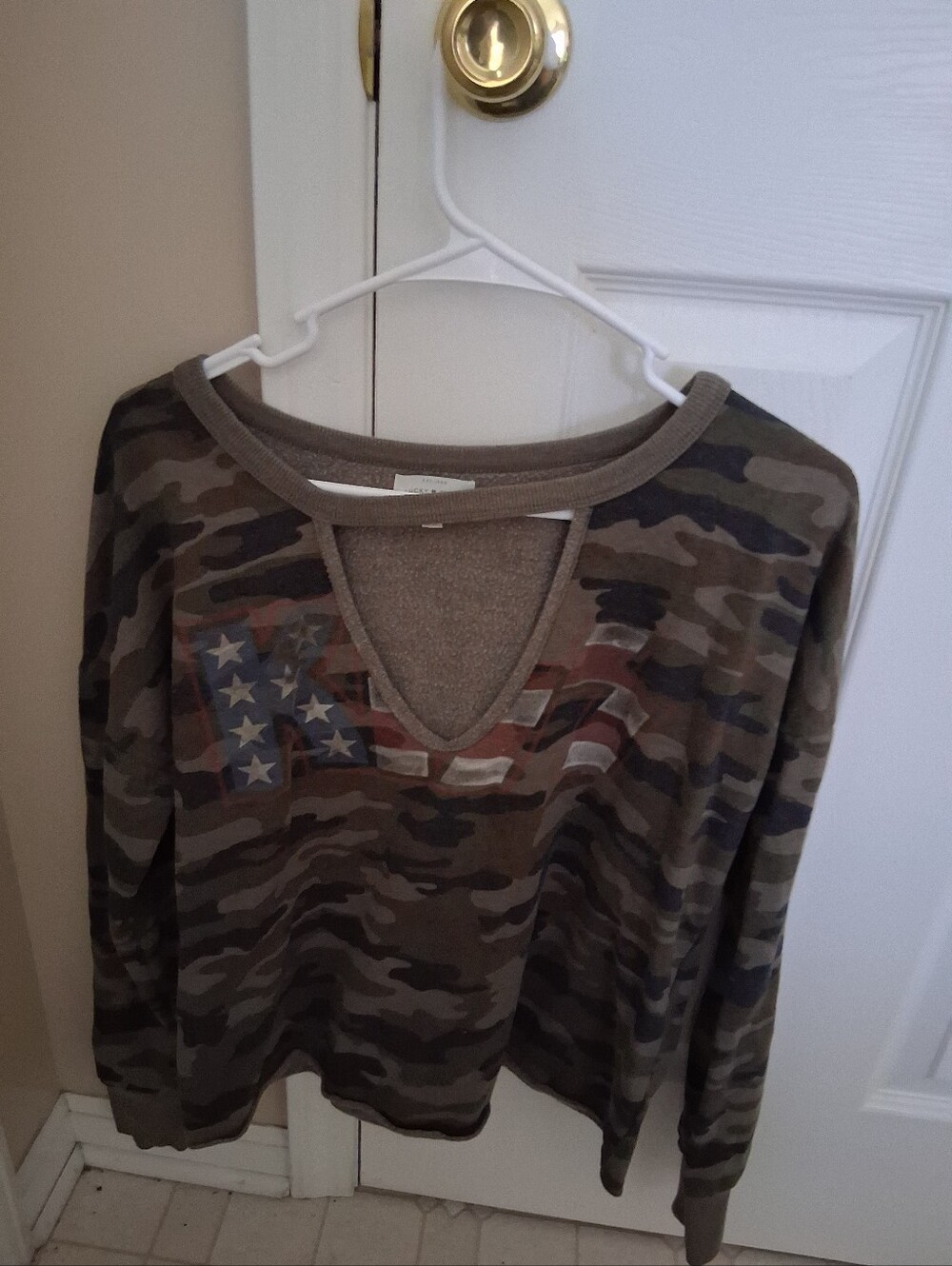 Women's Lucky Brand KISS long sleeve crop top